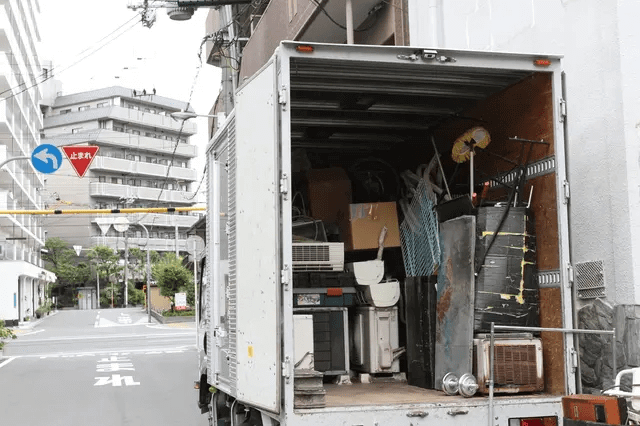 不用品回収業者のトラック