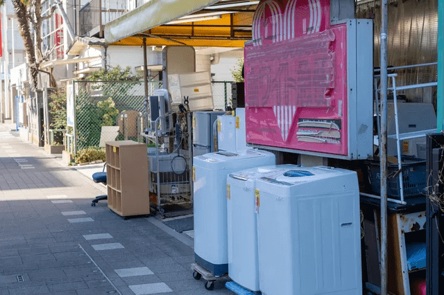 リサイクルショップの店前
