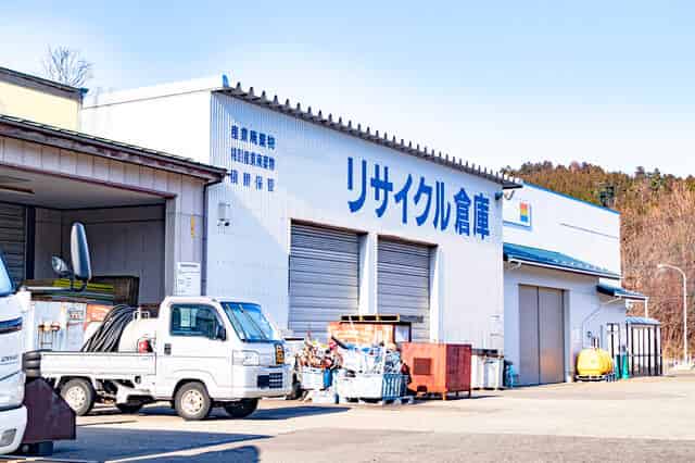 リサイクル倉庫の外観