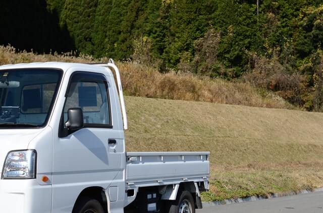 走行中の軽トラ