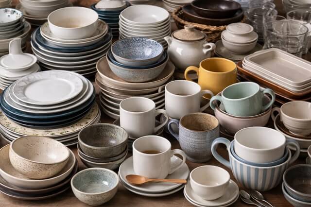 大量の食器