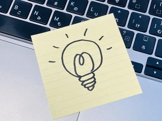 紙に書かれた電球