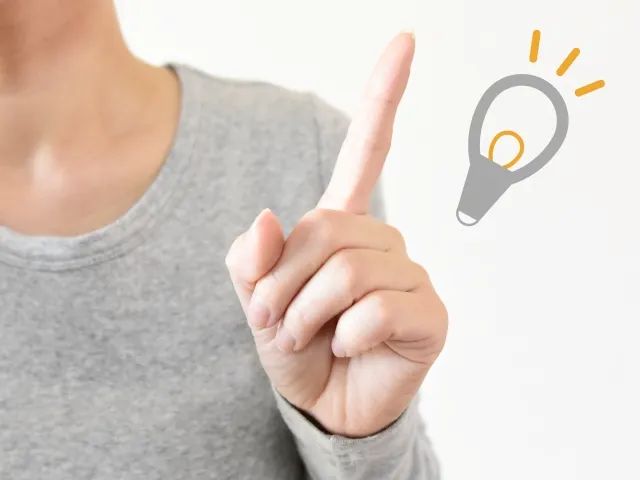 人差し指と電球