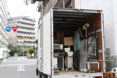 不用品回収業者のトラック